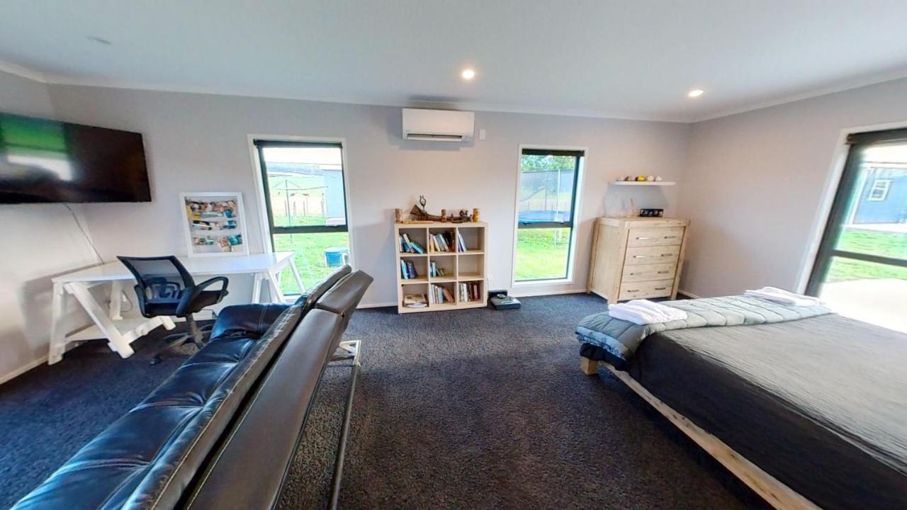 Full Holiday Home To Yourself, Up To 21 Guests Atiamuri エクステリア 写真