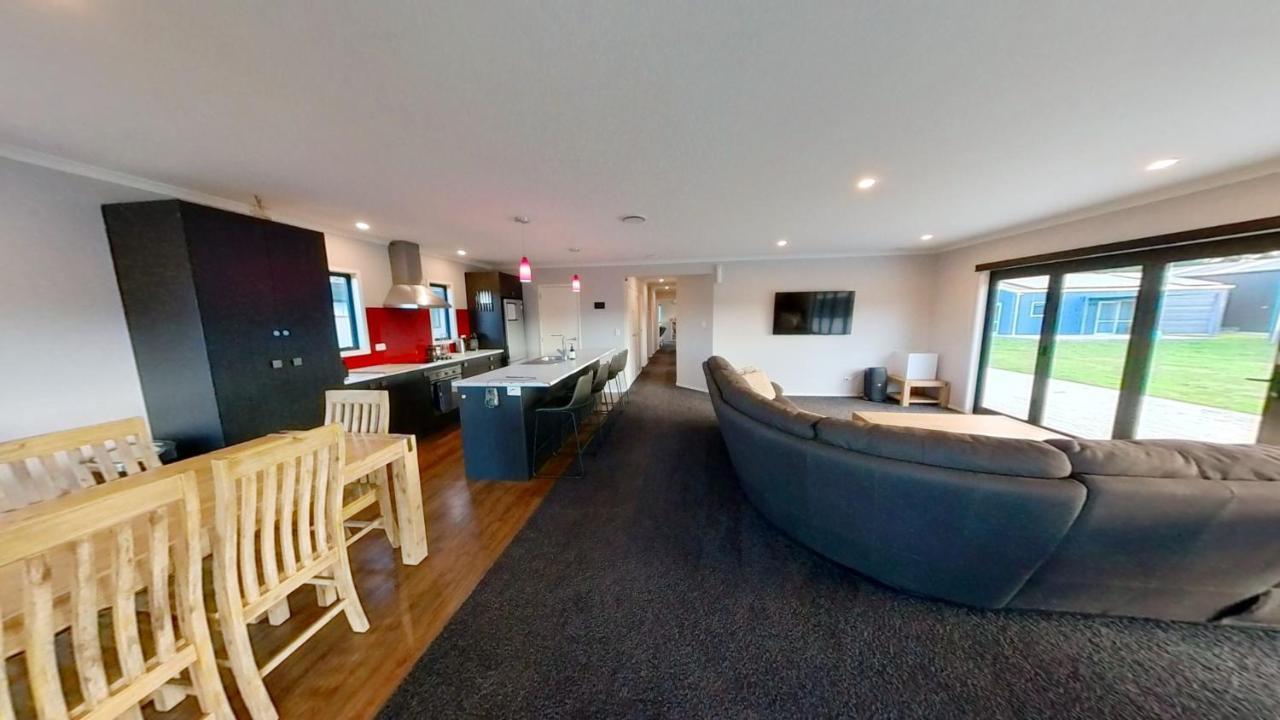 Full Holiday Home To Yourself, Up To 21 Guests Atiamuri エクステリア 写真