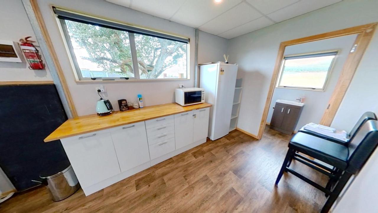 Full Holiday Home To Yourself, Up To 21 Guests Atiamuri エクステリア 写真